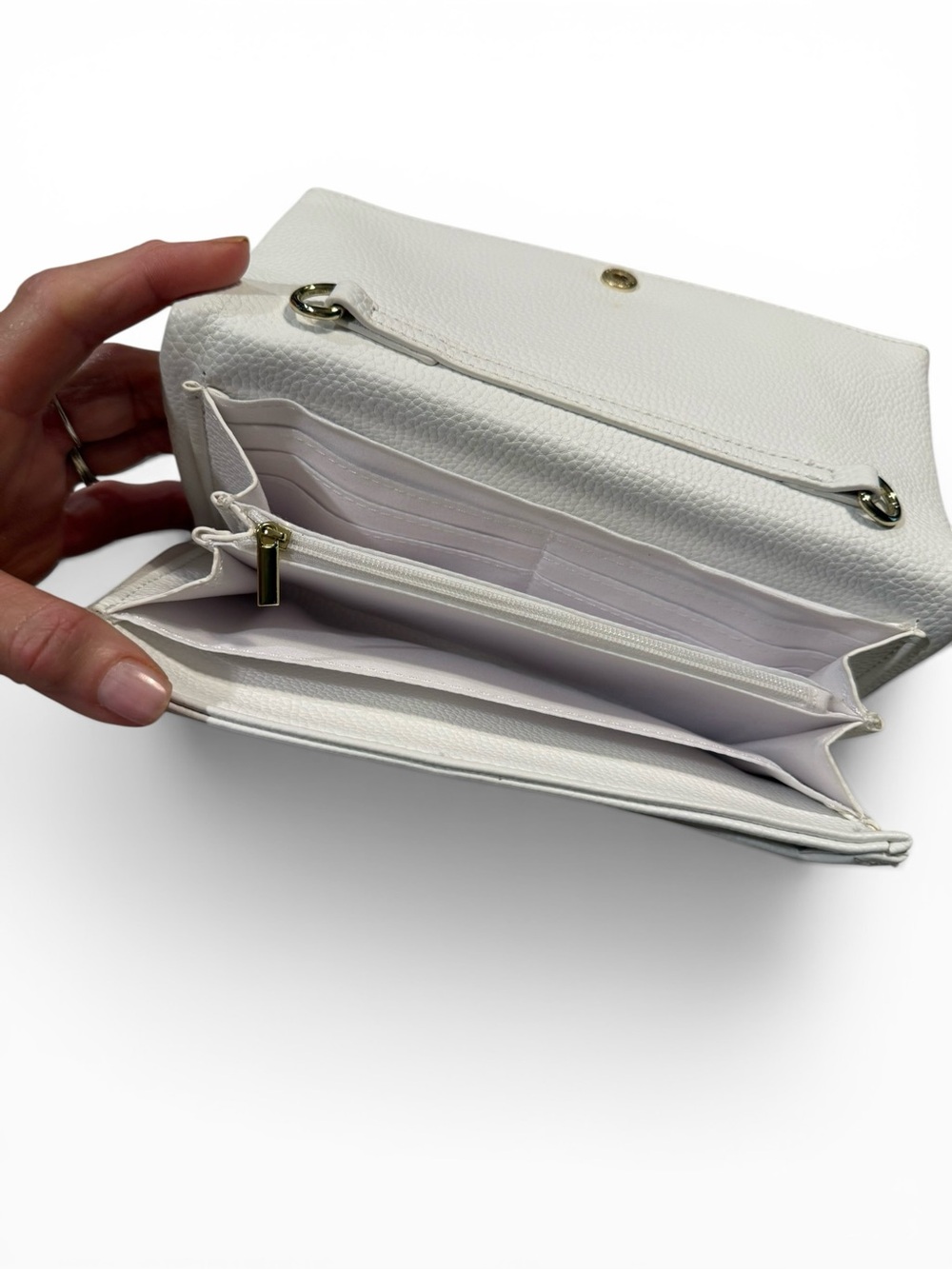 5 for $25!! LAUNDRY BY SHELLI SEGAL Los Angeles White Wristlet - Picture 6 of 14